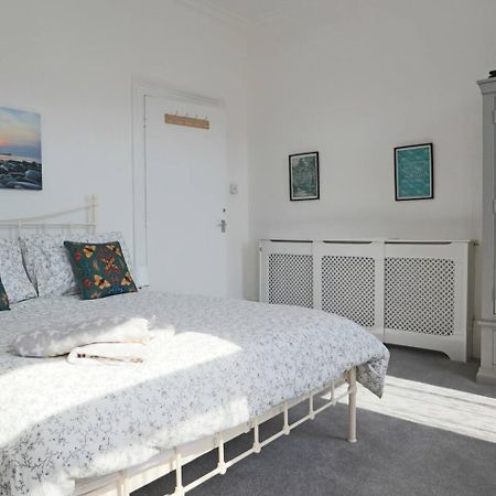 4 Bed Home 3 Mins From Harbour + Sandy Beach Folkestone Exterior photo