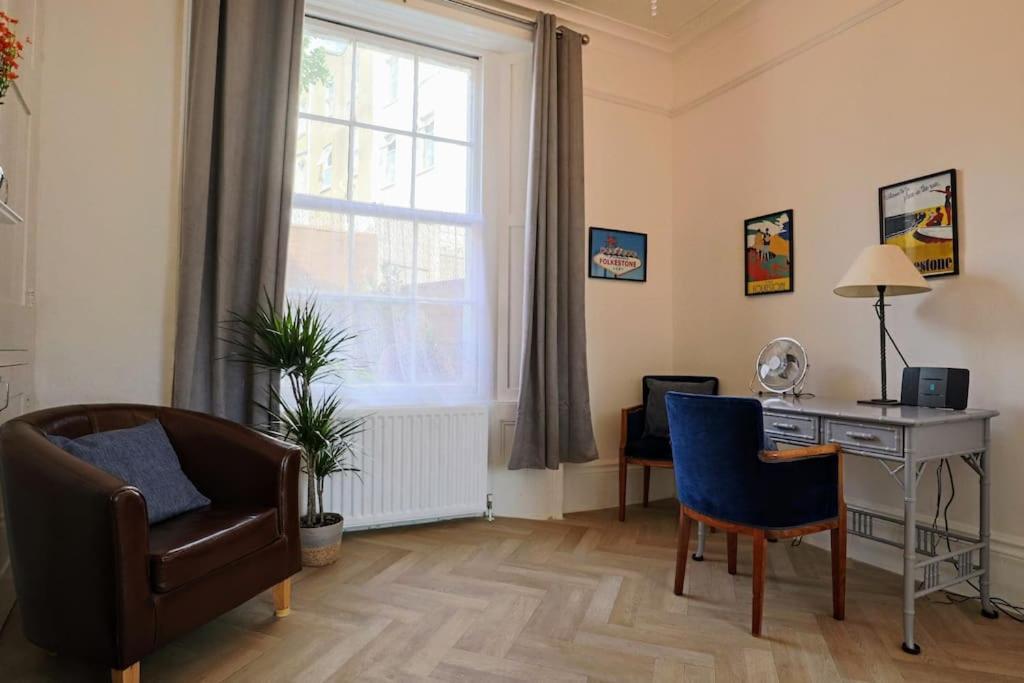 4 Bed Home 3 Mins From Harbour + Sandy Beach Folkestone Exterior photo