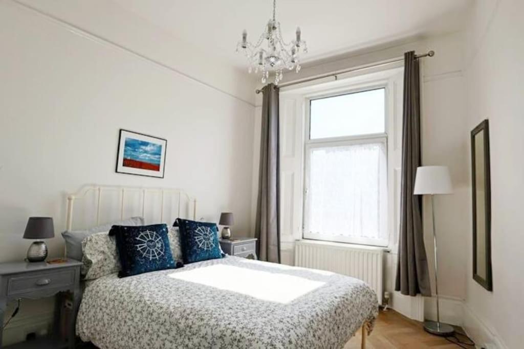 4 Bed Home 3 Mins From Harbour + Sandy Beach Folkestone Exterior photo