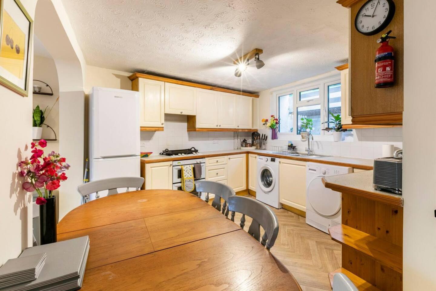 4 Bed Home 3 Mins From Harbour + Sandy Beach Folkestone Exterior photo
