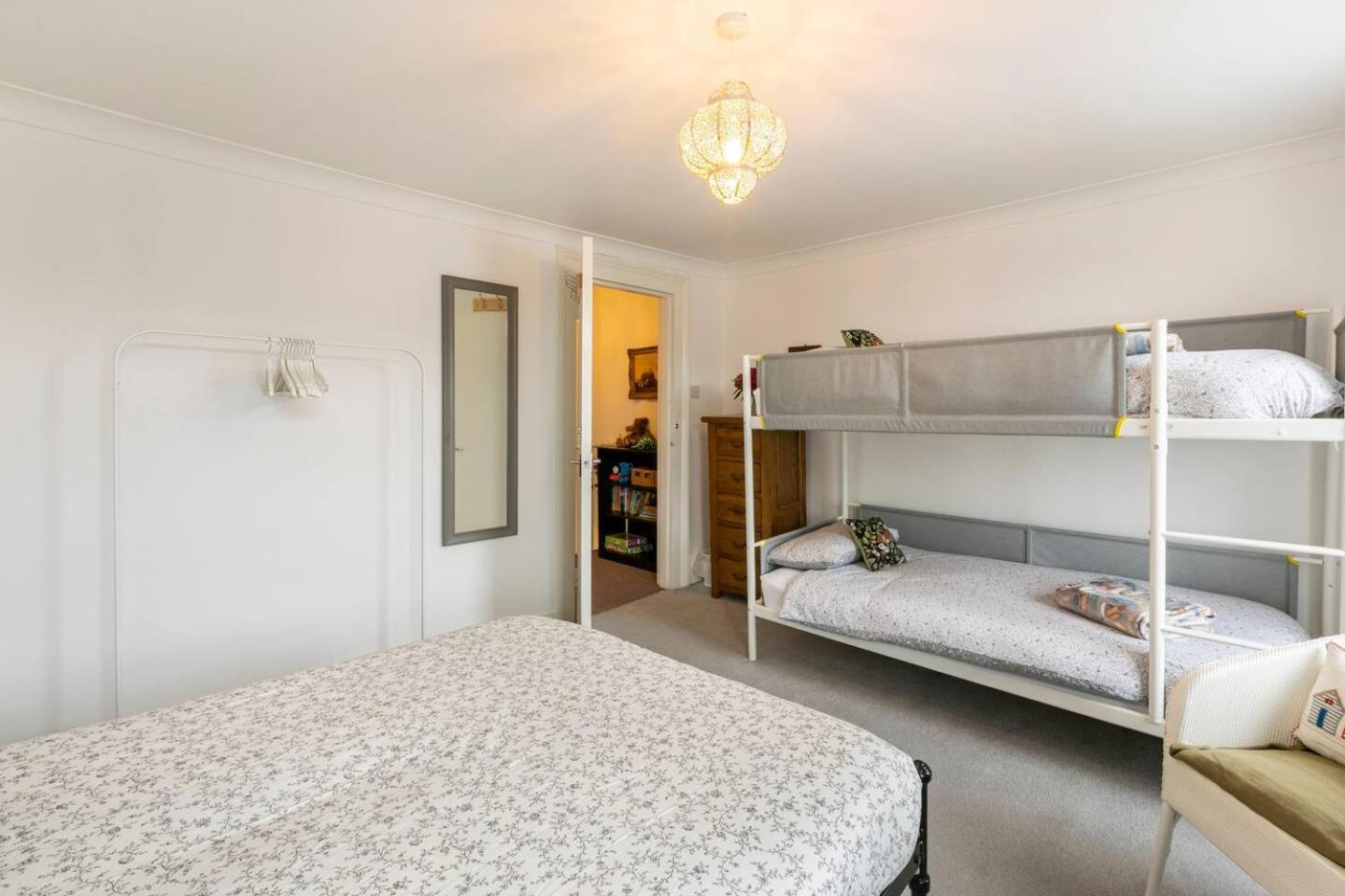 4 Bed Home 3 Mins From Harbour + Sandy Beach Folkestone Exterior photo