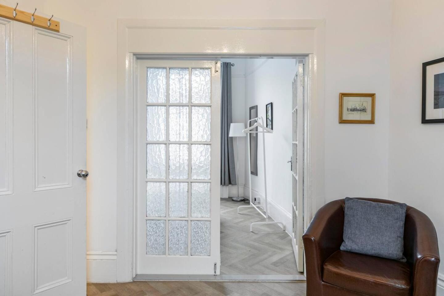 4 Bed Home 3 Mins From Harbour + Sandy Beach Folkestone Exterior photo