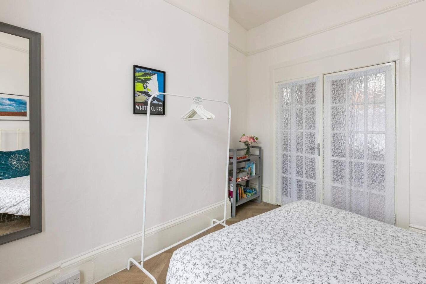 4 Bed Home 3 Mins From Harbour + Sandy Beach Folkestone Exterior photo