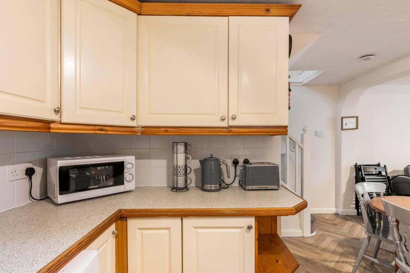 4 Bed Home 3 Mins From Harbour + Sandy Beach Folkestone Exterior photo